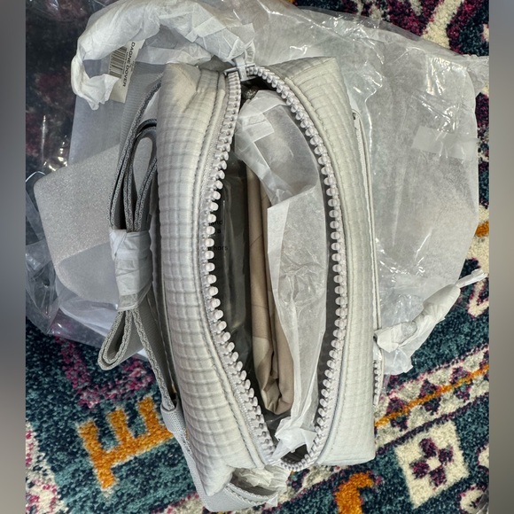 SOLD🤍Dagne Dover Micah Crossbody in Waffle Fog NWT - Picture 4 of 7